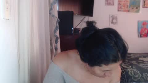 Snapshot of yasmin_love85 chatting on 6, 2, 2025 yasmin_love85 online show from 6, 2, 2025