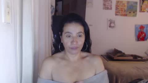 Snapshot of yasmin_love85 chatting on 7, 11, 2025 yasmin_love85 online show from 7, 11, 2025