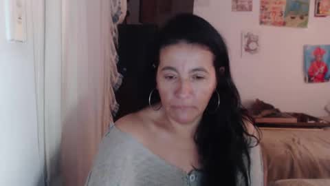 Snapshot of yasmin_love85 chatting on 19, 11, 2025 yasmin_love85 online show from 19, 11, 2025
