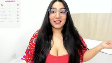 Yasmin Ortiz online show from 8, 4, 2026