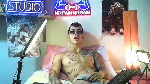 yeisoncastellanos1999 online show from 1, 10, 2025