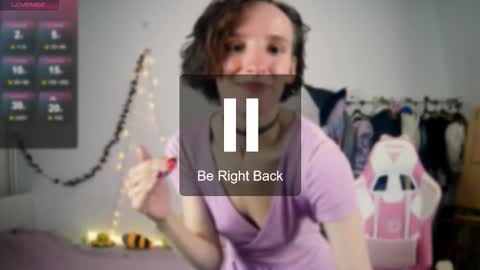 Snapshot of yellow_songbird chatting on 14, 10, 2025 Liya online show from 14, 10, 2025