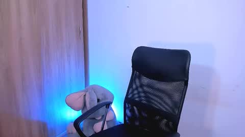 Snapshot of yeniffer_valens chatting on 13, 12, 2025 Yenifer Barahona Acuario online show from 13, 12, 2025