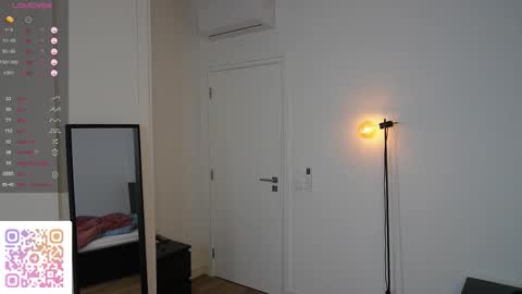 Snapshot of yess_kiki chatting on 22, 11, 2025 Kiki online show from 22, 11, 2025