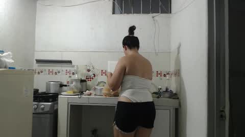 Snapshot of yessica_08 chatting on 24, 10, 2025 yessica and andres online show from 24, 10, 2025