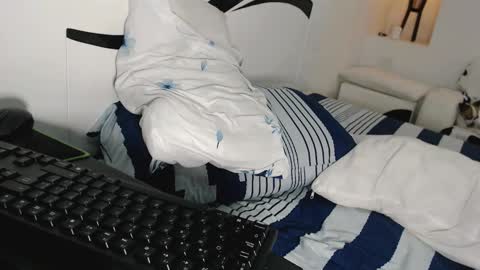 Snapshot of yinaross chatting on 9, 11, 2025 YINAROSS online show from 9, 11, 2025