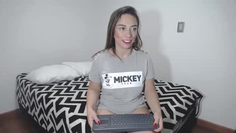 Snapshot of ying_yang_ chatting on 16, 12, 2025 tulipan online show from 16, 12, 2025