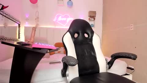 Snapshot of yised_vegas chatting on 14, 11, 2025 yised online show from 14, 11, 2025