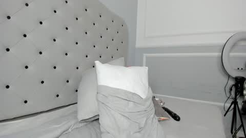 roxie reyes  online show from 25, 1, 2025