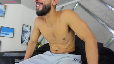 Yiyo online show from 28, 1, 2025