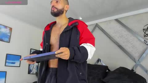 Yiyo online show from 12, 2, 2025