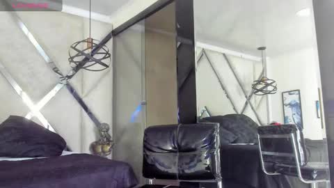 Yiyo online show from 12, 2, 2025