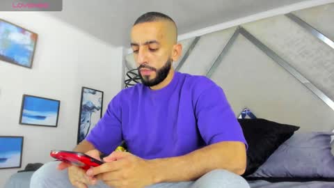 Yiyo online show from 6, 3, 2025