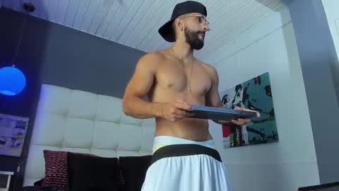 Yiyo online show from 2, 10, 2025