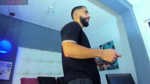 Yiyo online show from 18, 12, 2025