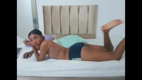 yizz_laan online show from 24, 2, 2026