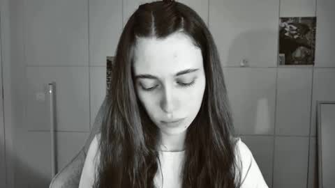 yoka_paradoxxx online show from 15, 1, 2026