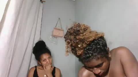 Snapshot of yolandrina05 chatting on 2, 10, 2025 yolandrina05 online show from 2, 10, 2025