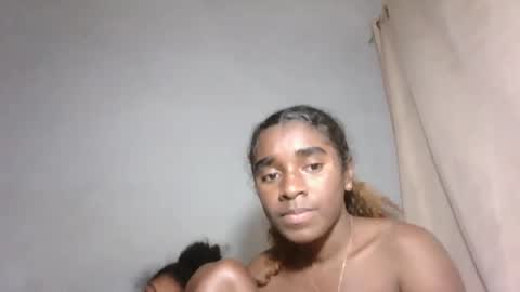 Snapshot of yolandrina05 chatting on 10, 10, 2025 yolandrina05 online show from 10, 10, 2025