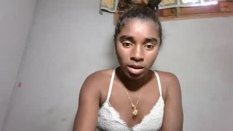 Snapshot of yolandrina05 chatting on 27, 10, 2025 yolandrina05 online show from 27, 10, 2025