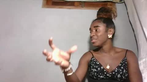 Snapshot of yolandrina05 chatting on 29, 10, 2025 yolandrina05 online show from 29, 10, 2025