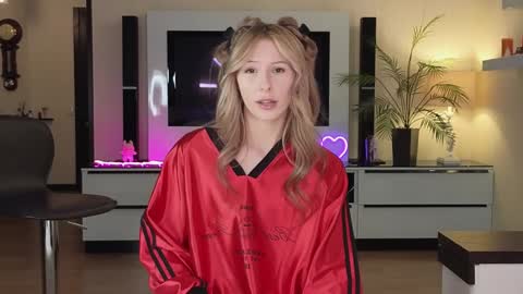 Snapshot of yononeey chatting on 28, 11, 2025 Wilma online show from 28, 11, 2025