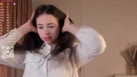 Elizabeth brunette -- Darline blonde  online show from 28, 9, 2025