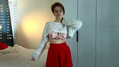 Snapshot of you_fell_in_love chatting on 22, 5, 2026 Elizabeth brunette -- Darline blonde online show from 22, 5, 2026