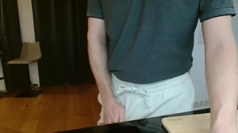 Snapshot of youboyvie chatting on 17, 12, 2025 Rob online show from 17, 12, 2025