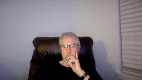 Snapshot of yougogirl_3 chatting on 12, 1, 2026 Colorado Guy Straight online show from 12, 1, 2026