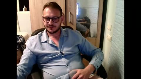 Snapshot of younromki chatting on 18, 4, 2026 A... online show from 18, 4, 2026