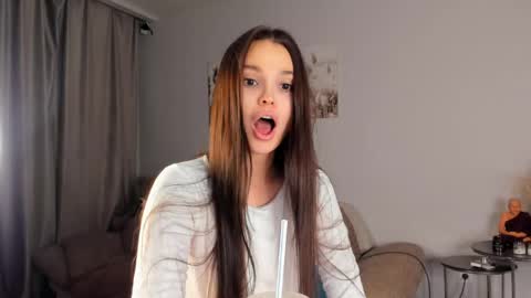Snapshot of your__voice chatting on 17, 5, 2026 Camilla online show from 17, 5, 2026