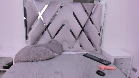 your_lady_milf online show from 6, 3, 2025