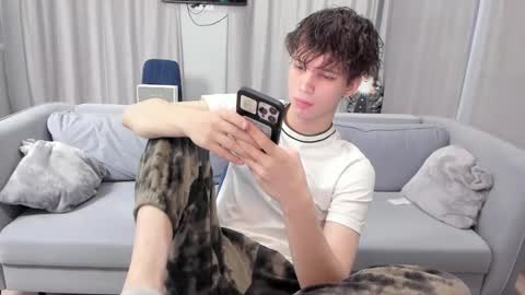 Snapshot of your_shy_guy chatting on 27, 1, 2025 your_shy_guy online show from 27, 1, 2025