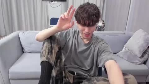 Snapshot of your_shy_guy chatting on 29, 1, 2025 your_shy_guy online show from 29, 1, 2025