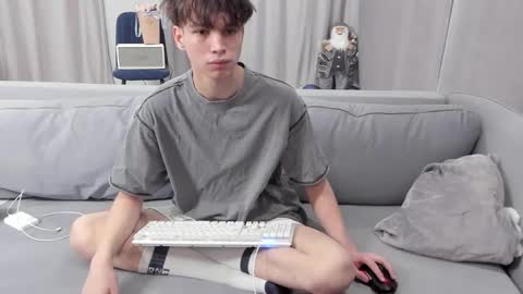 Snapshot of your_shy_guy chatting on 14, 2, 2025 your_shy_guy online show from 14, 2, 2025