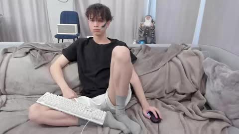 Snapshot of your_shy_guy chatting on 7, 3, 2025 your_shy_guy online show from 7, 3, 2025