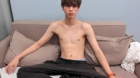 Snapshot of your_shy_guy chatting on 19, 9, 2025 your_shy_guy online show from 19, 9, 2025