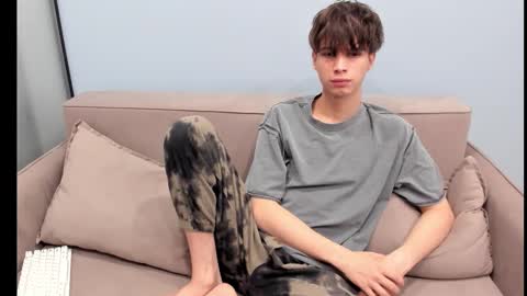 Snapshot of your_shy_guy chatting on 23, 10, 2025 your_shy_guy online show from 23, 10, 2025