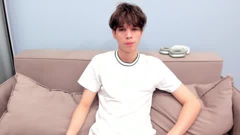 Snapshot of your_shy_guy chatting on 18, 11, 2025 your_shy_guy online show from 18, 11, 2025