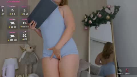 Snapshot of yourcutesofi chatting on 19, 12, 2025 Sofia independent model 3 online show from 19, 12, 2025