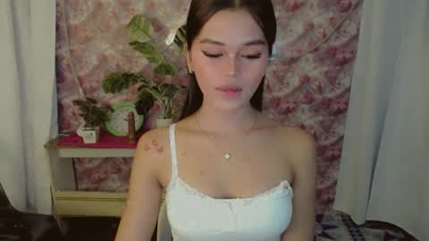 Snapshot of yourfavoratesunshine chatting on 27, 4, 2026 Sunshine online show from 27, 4, 2026