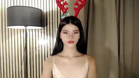 Snapshot of yourfavoratevivian chatting on 19, 12, 2025 Vivian online show from 19, 12, 2025