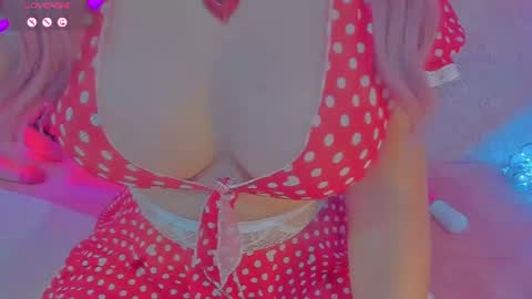 Snapshot of yourgirl11555 chatting on 4, 7, 2026 Liza online show from 4, 7, 2026