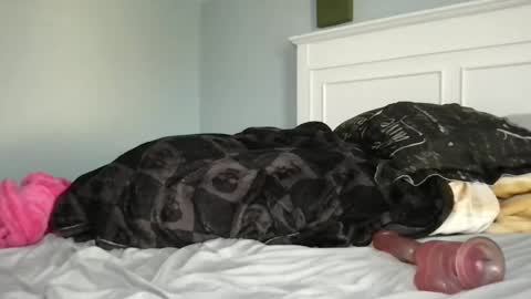 Snapshot of yournewbigmama chatting on 16, 10, 2025 yournewbigmama online show from 16, 10, 2025