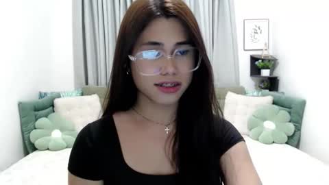 yourprettyblythe_ts online show from 22, 12, 2025