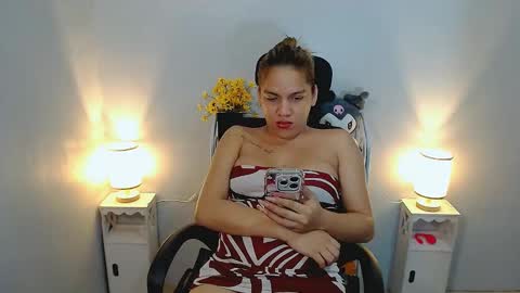 Snapshot of yoursweetangelxxx chatting on 5, 2, 2025 YourDreamgirl online show from 5, 2, 2025