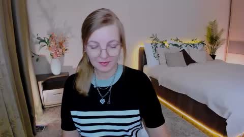 Snapshot of youruniverser chatting on 14, 9, 2025 Alice online show from 14, 9, 2025