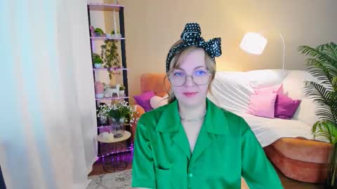 Snapshot of youruniverser chatting on 21, 9, 2025 Alice online show from 21, 9, 2025