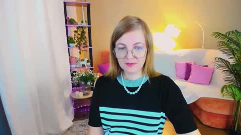 Snapshot of youruniverser chatting on 23, 9, 2025 Alice online show from 23, 9, 2025